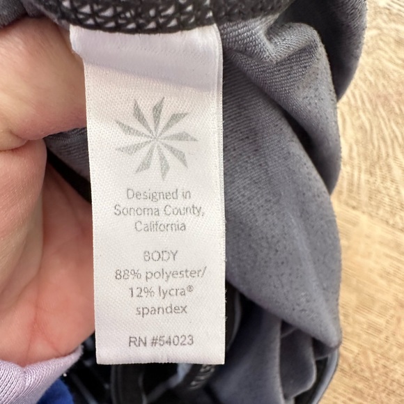 Athleta Chaturanga Capri Leggings Tights Black Gray Yoga Training Medium - Picture 14 of 14